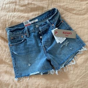 Levi’s High Rise Wedgie Short / size 25